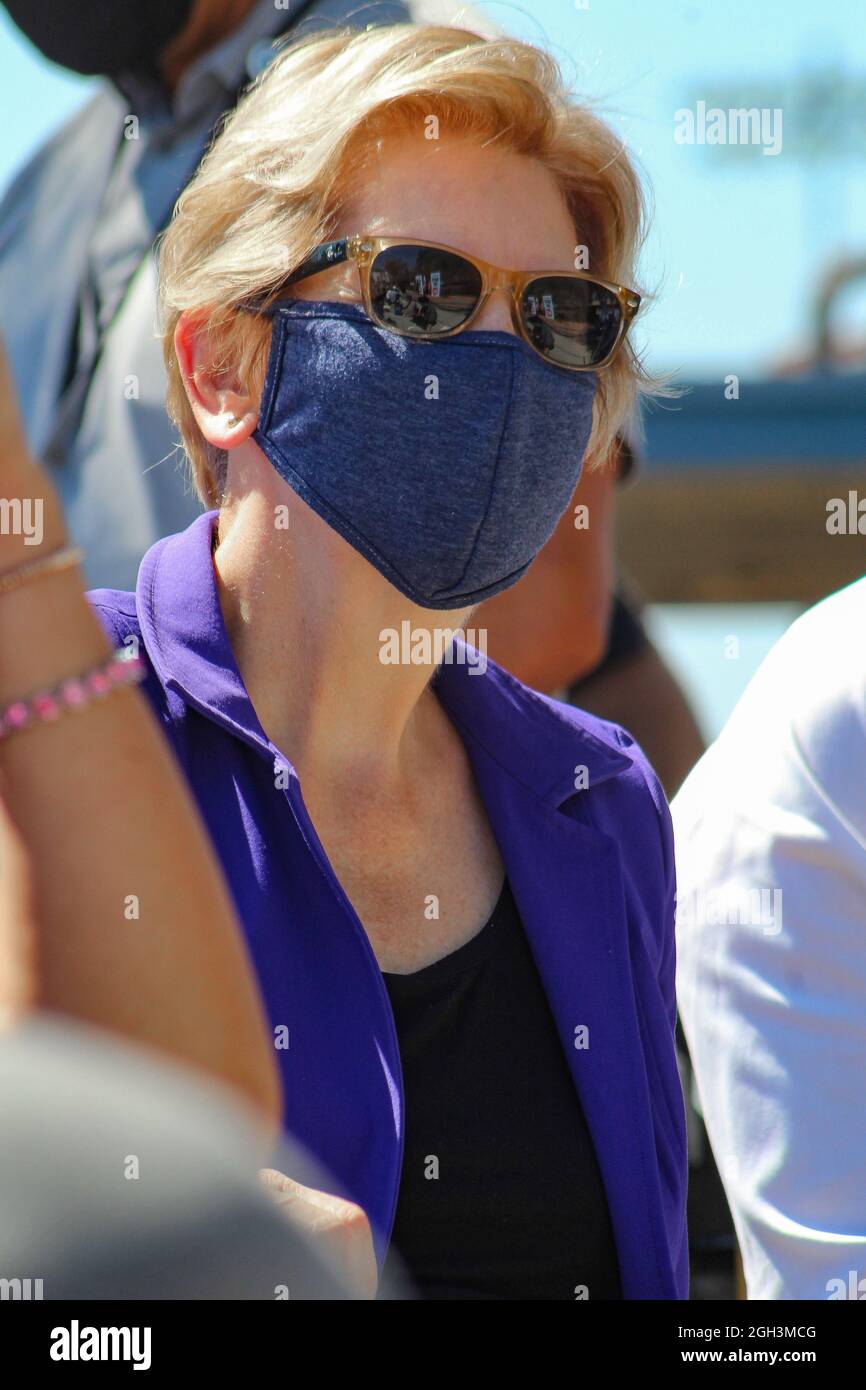 Los Angeles, USA. 04th Sep, 2021. Senator Elizabeth Warren at a 'Vote No' rally in Los Angeles, California on September 4, 2021. (Photo by Conor Duffy/Sipa USA) Credit: Sipa USA/Alamy Live News Stock Photo