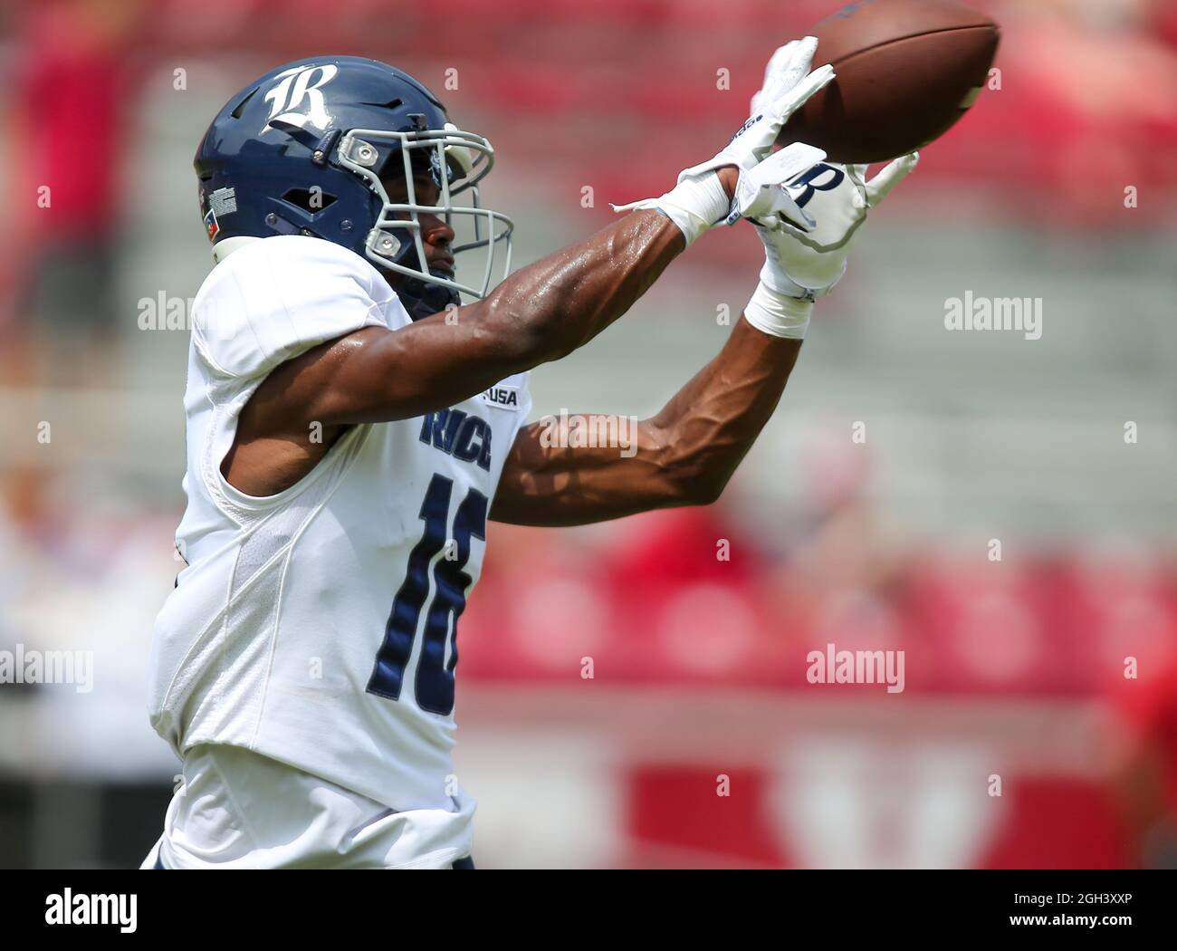 September 4, 2021: Andrew Mason #16 Rice receiver goes up to make a ...