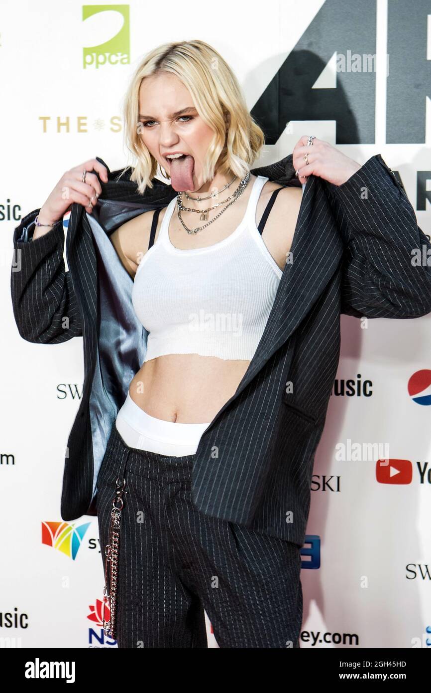 SYDNEY, AUSTRALIA - NOVEMBER 27: Carlie Hanson arrives for the 33rd Annual  ARIA Awards 2019 at The Star on November 27, 2019 in Sydney, Australia.  (Photo by Speed Media/Icon Sportswire) (Icon Sportswire