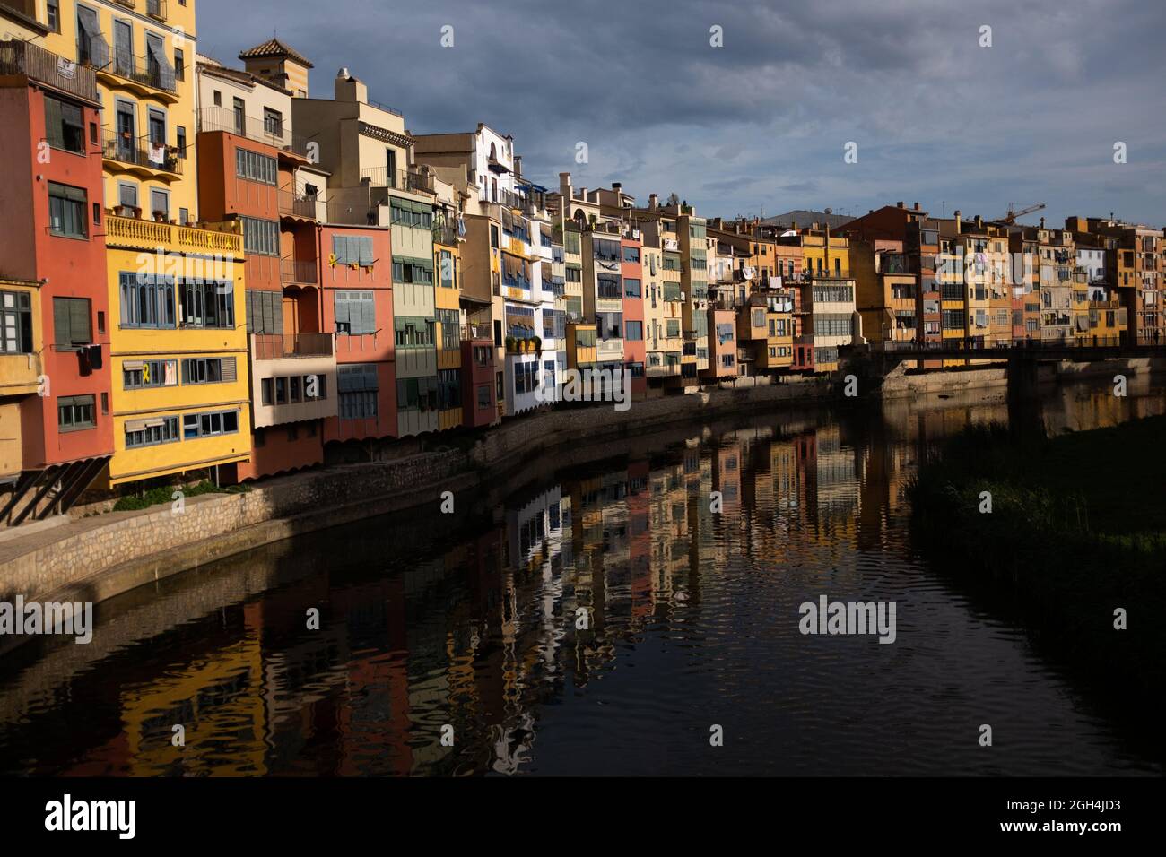 Colourful houses along the Onyar River, Girona, Catalonia, Northern Spain. Stock Photo