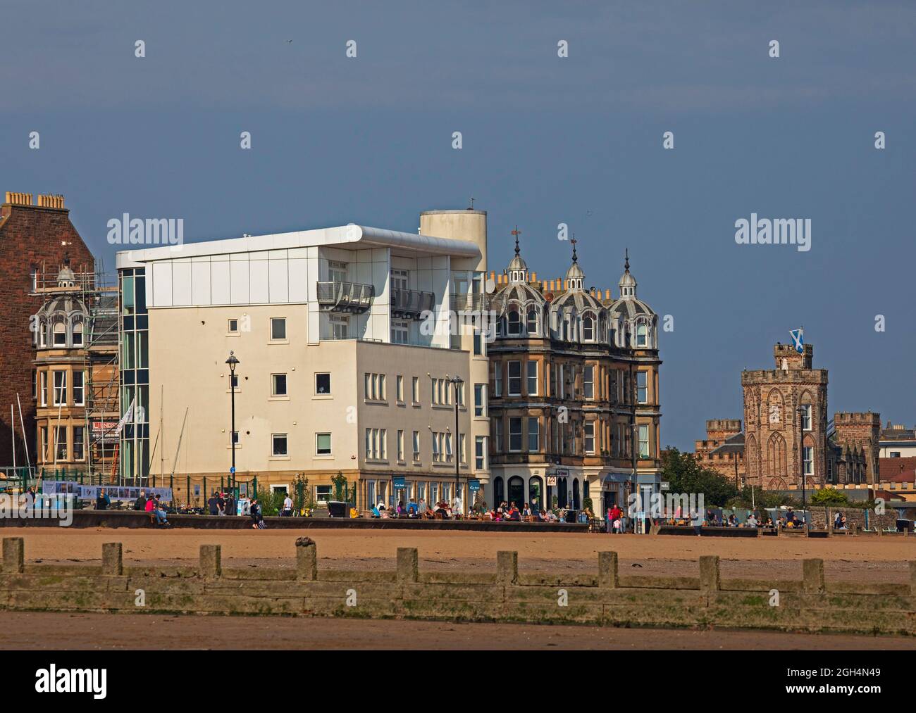 Portobello, Edinburgh, Scotland, UK weather. 5th September 2021. Sunny after cloudy start at the seaside by the Firth of Forth. Temperature of  11 degees centigrade for those exercising. Pictured: architecture of residential flats and houses and the Beach House cafe. Stock Photo