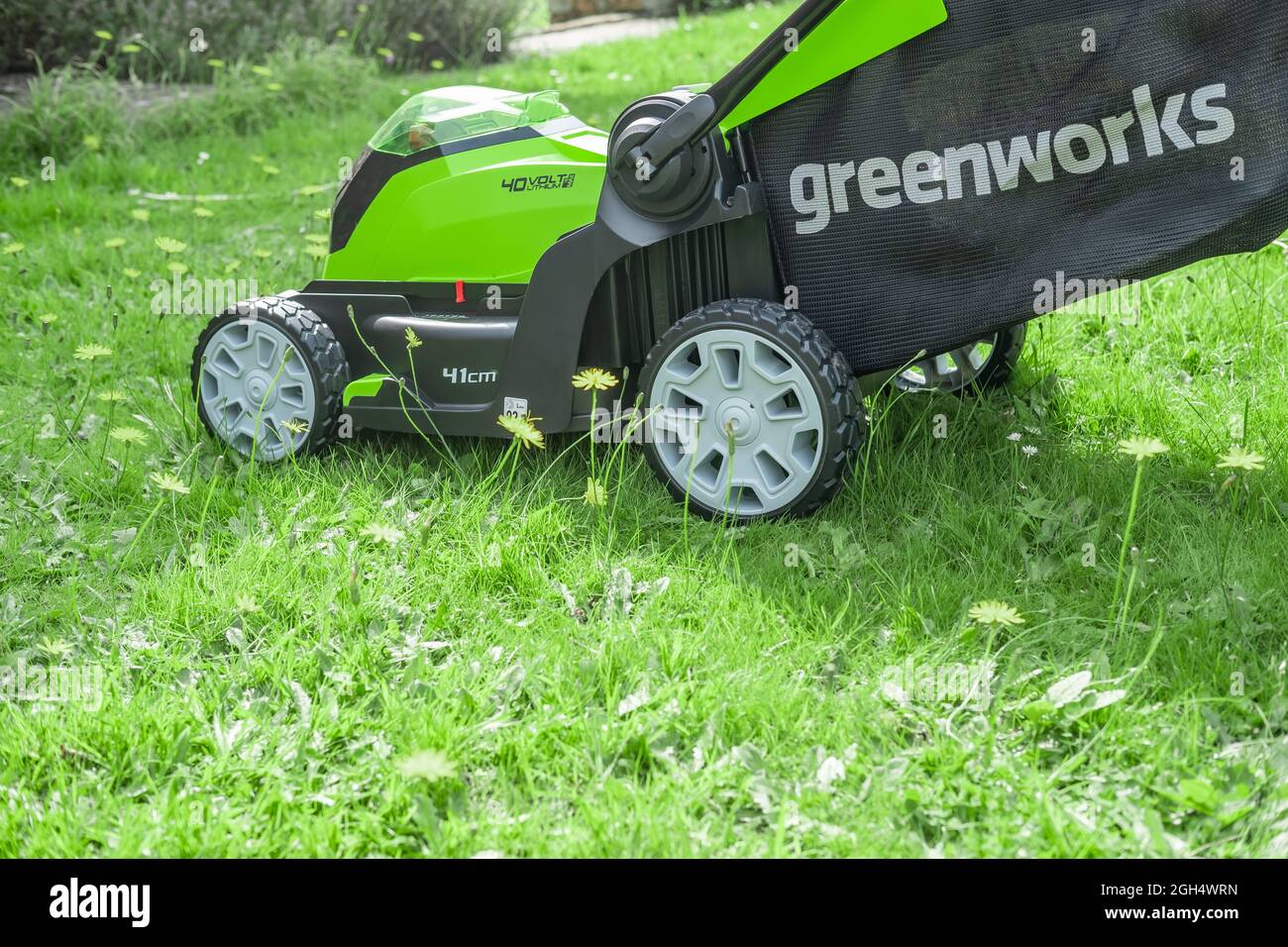 Reconditioned petrol 2024 lawn mowers