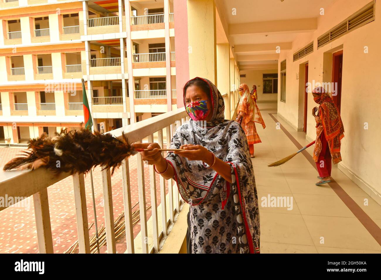 Dhaka. 5th Sep, 2021. A staff member cleans balcony railing of a school in Dhaka, Bangladesh, on Sept. 5, 2021. The Bangladeshi government has announced the reopening of schools and colleges in the country from Sept. 12 after a closure of around 18 months. Credit: Xinhua/Alamy Live News Stock Photo