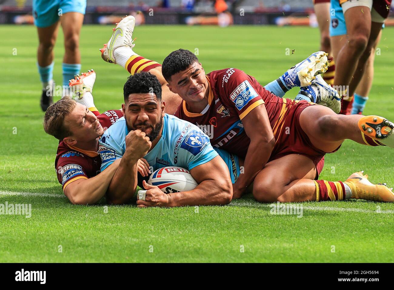 Kelepi Tanginoa (12) of Wakefield Trinity goes over for a try in, on 9/5/2021. (Photo by Mark Cosgrove/News Images/Sipa USA) Credit: Sipa USA/Alamy Live News Stock Photo