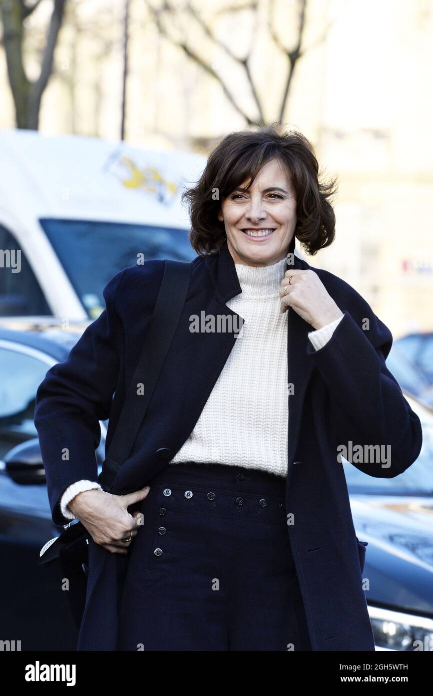 Ines de la Fressange - StreetStyle at Paris Fashion Week - Paris - France  Stock Photo - Alamy