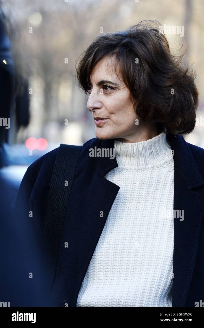 Ines de la Fressange - StreetStyle at Paris Fashion Week - Paris - France  Stock Photo - Alamy