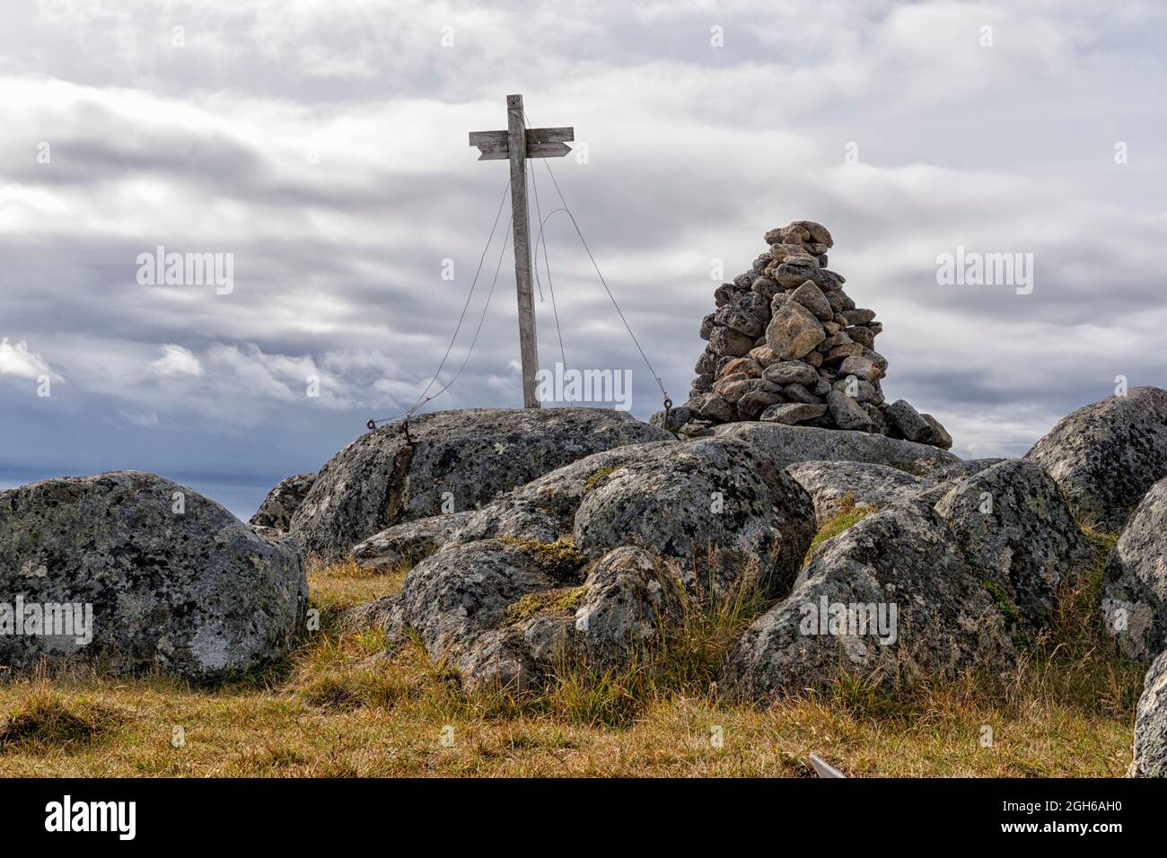 Summit cross on top of the Vetten. Langøya, Bø, Vesterålen, Nordland, Norway, Stock Photo
