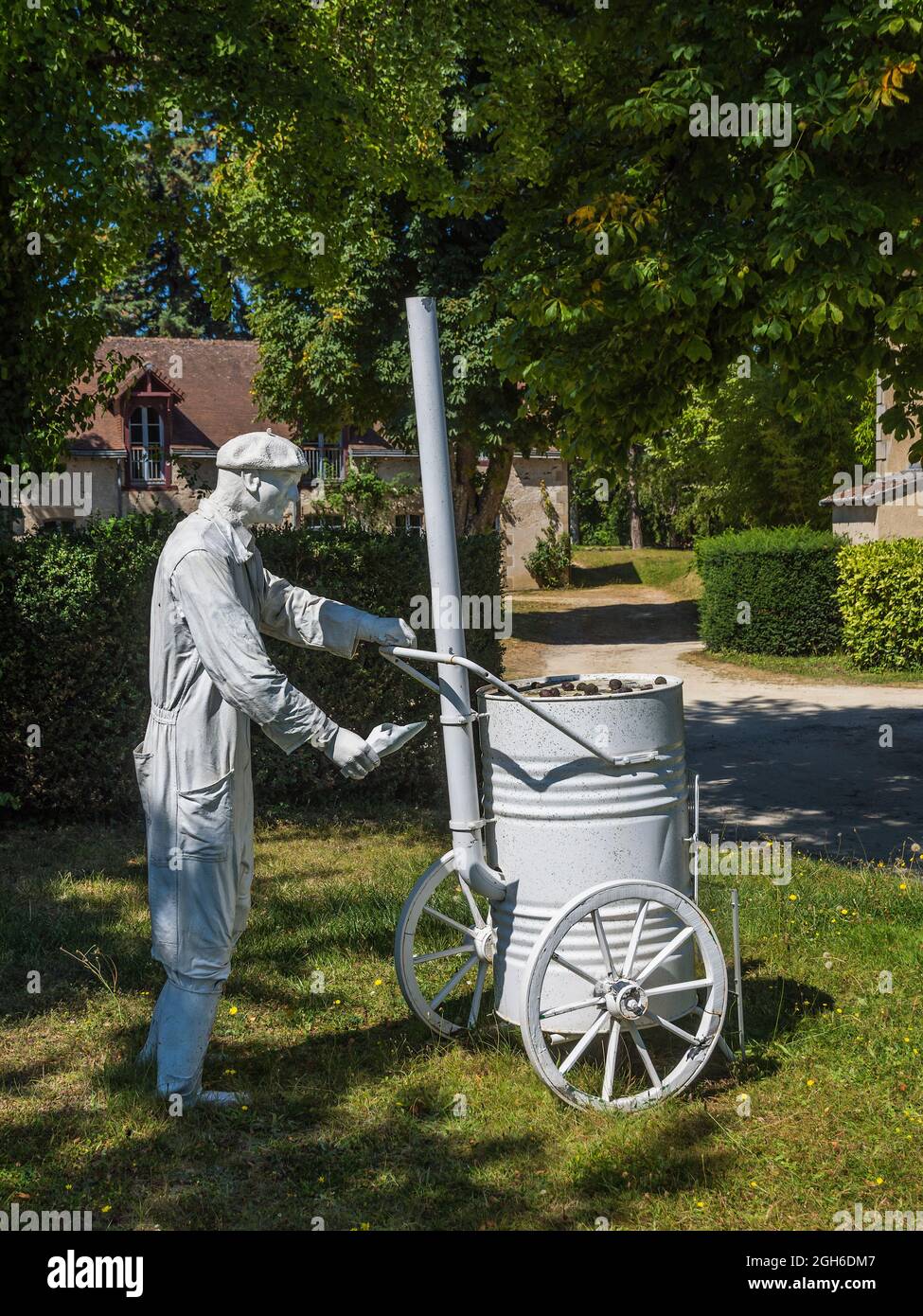 Lifesize sculptures by Marc Bertrand and Claude Grollimund in the