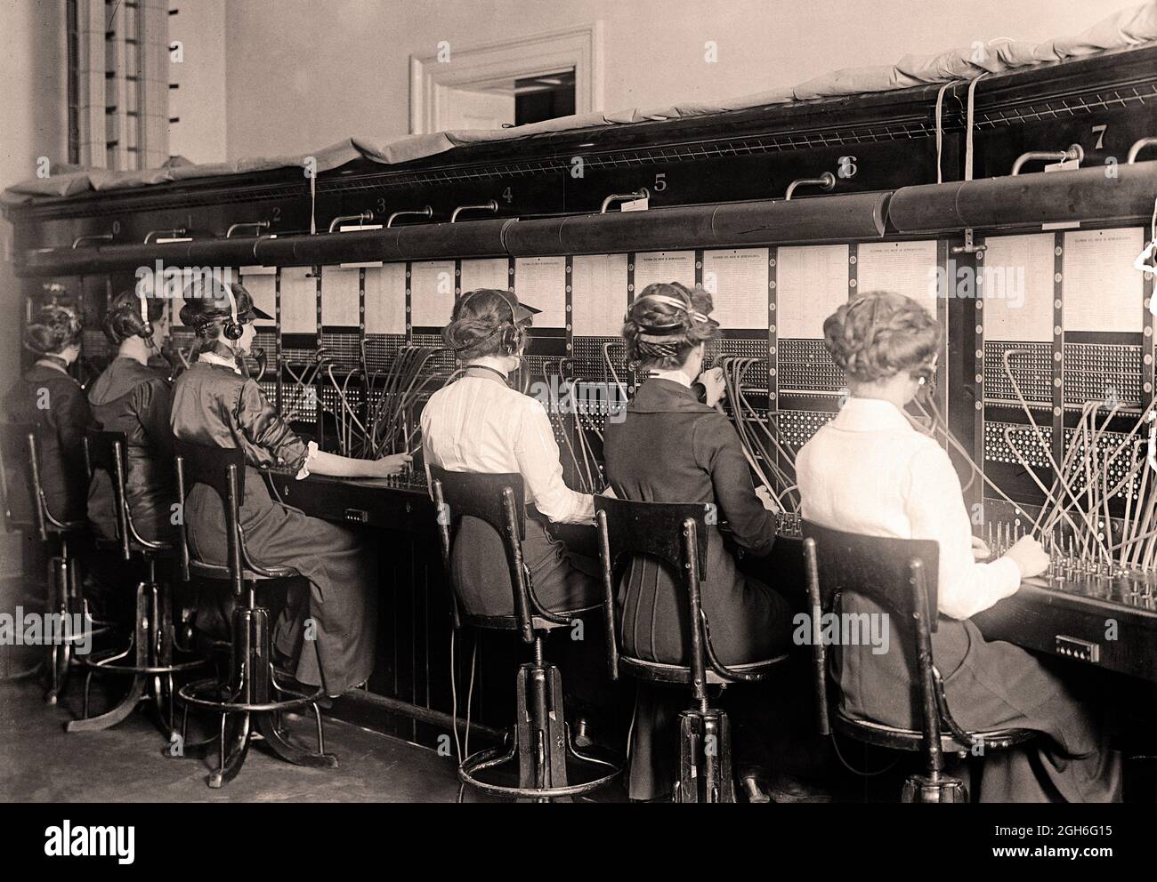 Telephone operators 1915 / 1917 Stock Photo