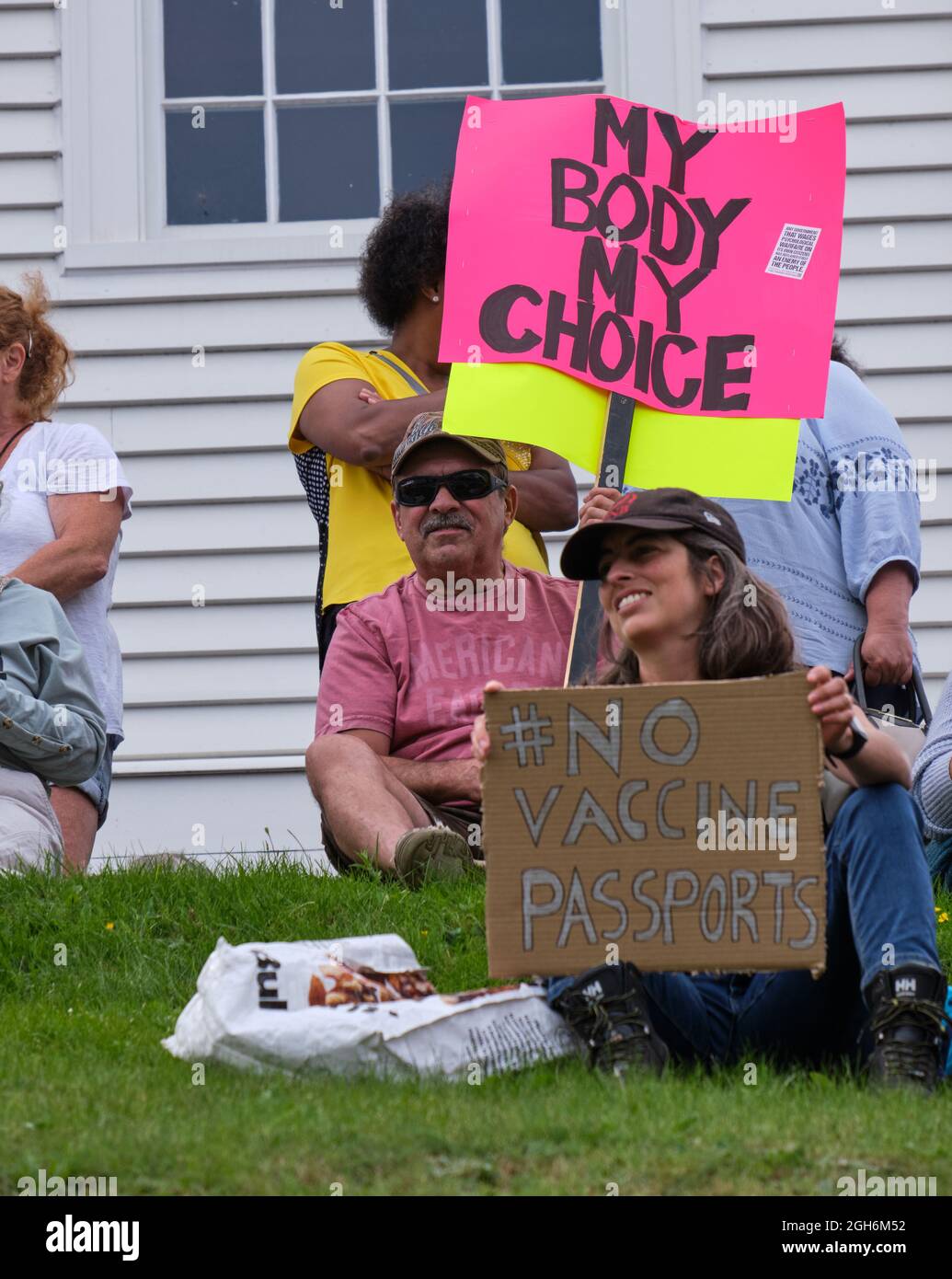 Halifax, Nova Scotia, Canada. September 5th 2021. Male protester holding a 'My body my choice' sign to protest Covid 19 vaccine mandates. A crowd over a few hundreds gathered at the citadel to protest the proposed vaccine mandates to be implemented in Canada as well as other measures link to prevention of the spread of Covid19 as Canada enters its 4th wave of the pandemic. Stock Photo
