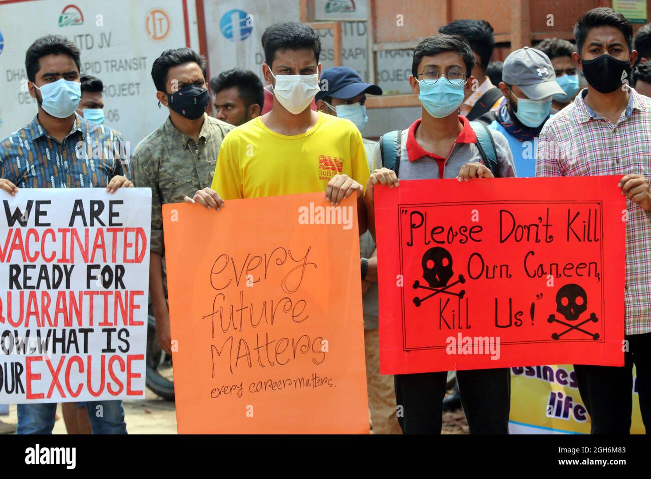 Dhaka, Bangladesh. 05th Sep, 2021. DHAKA, BANGLADESH- SEPTEMBER 5: Bangladeshi students of different universities from China, hold placards during a protest, to demand the intervention of the Bangladesh government to can return to China. Students are stranded in Bangladesh unable to return to China, due to the closed borders by coronavirus pandemic. On September 5, 2021 in Dhaka, Bangladesh. (Photo by Habibur Rahman/Eyepix Group/Sipa USA) Credit: Sipa USA/Alamy Live News Stock Photo