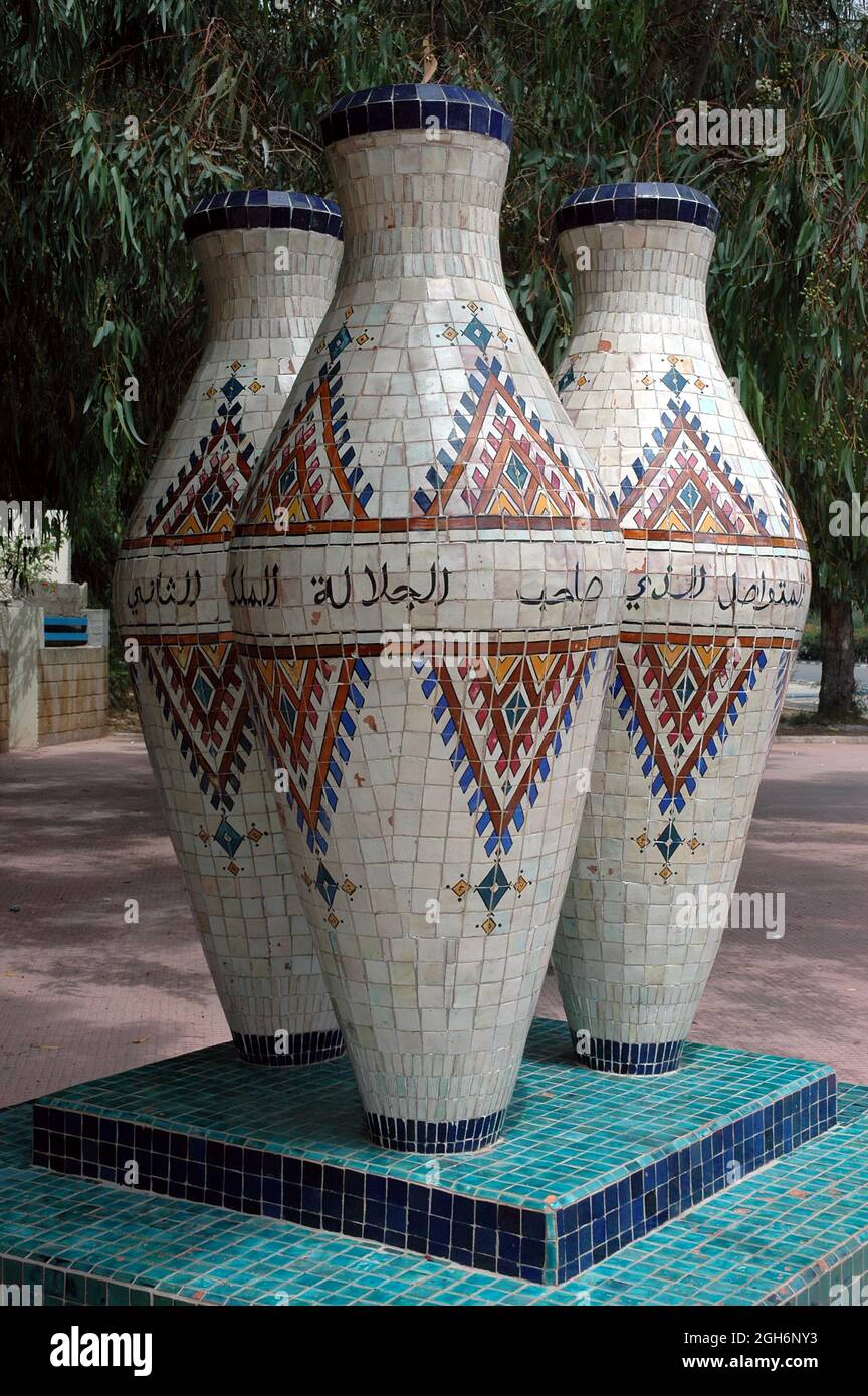 Beautiful pottery Moroccan craftsmanship Stock Photo Alamy