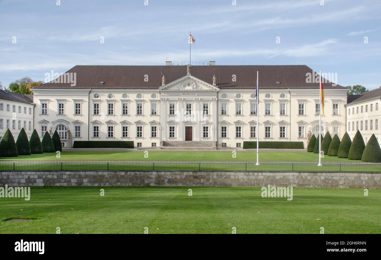 Berlin- Schloss Bellevue ist seit 1994 der Amtssitz des Bundespräsidenten. Stock Photo