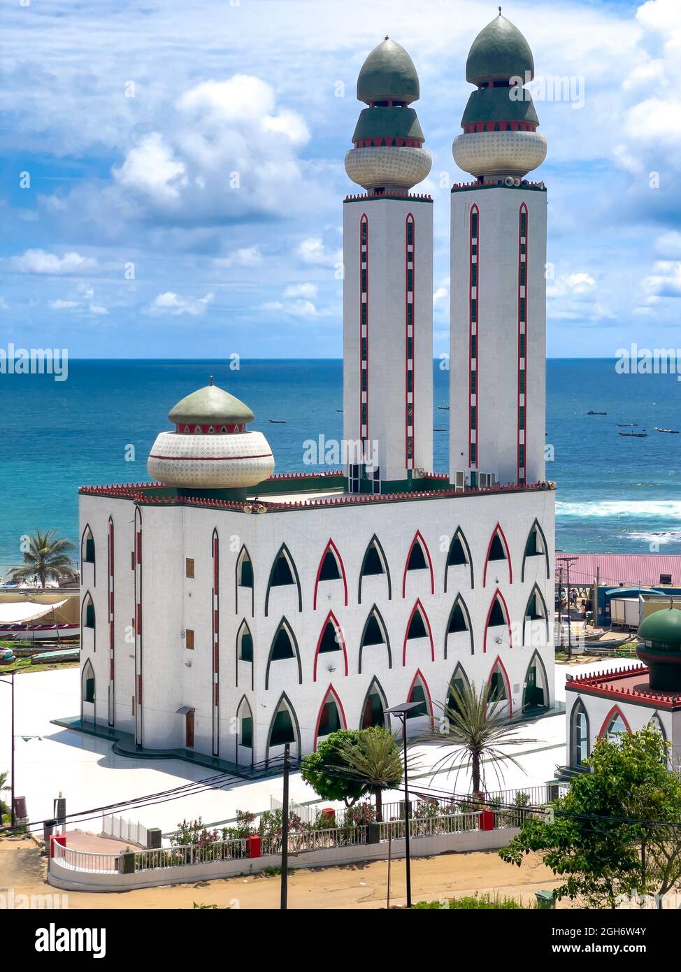 The divinity mosque, 'mosquée de la divinité' in french, Dakar, Senegal Stock Photo