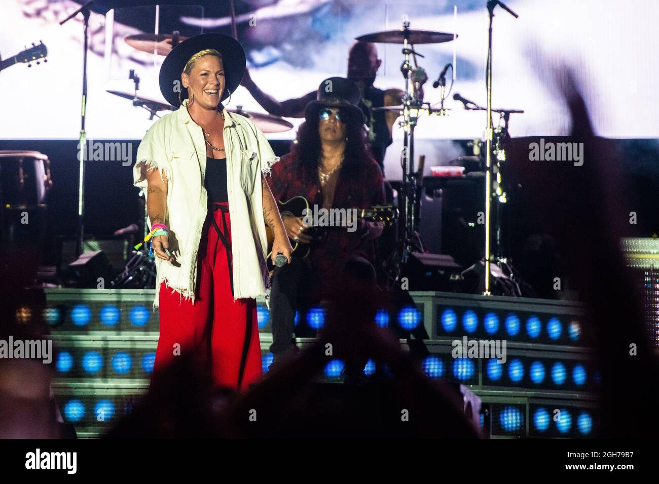 Slash Guns N' Roses inducted into Hollywood's Rock Walk, held at the Guitar  Center Hollywood, California - 17.01.07 Stock Photo - Alamy