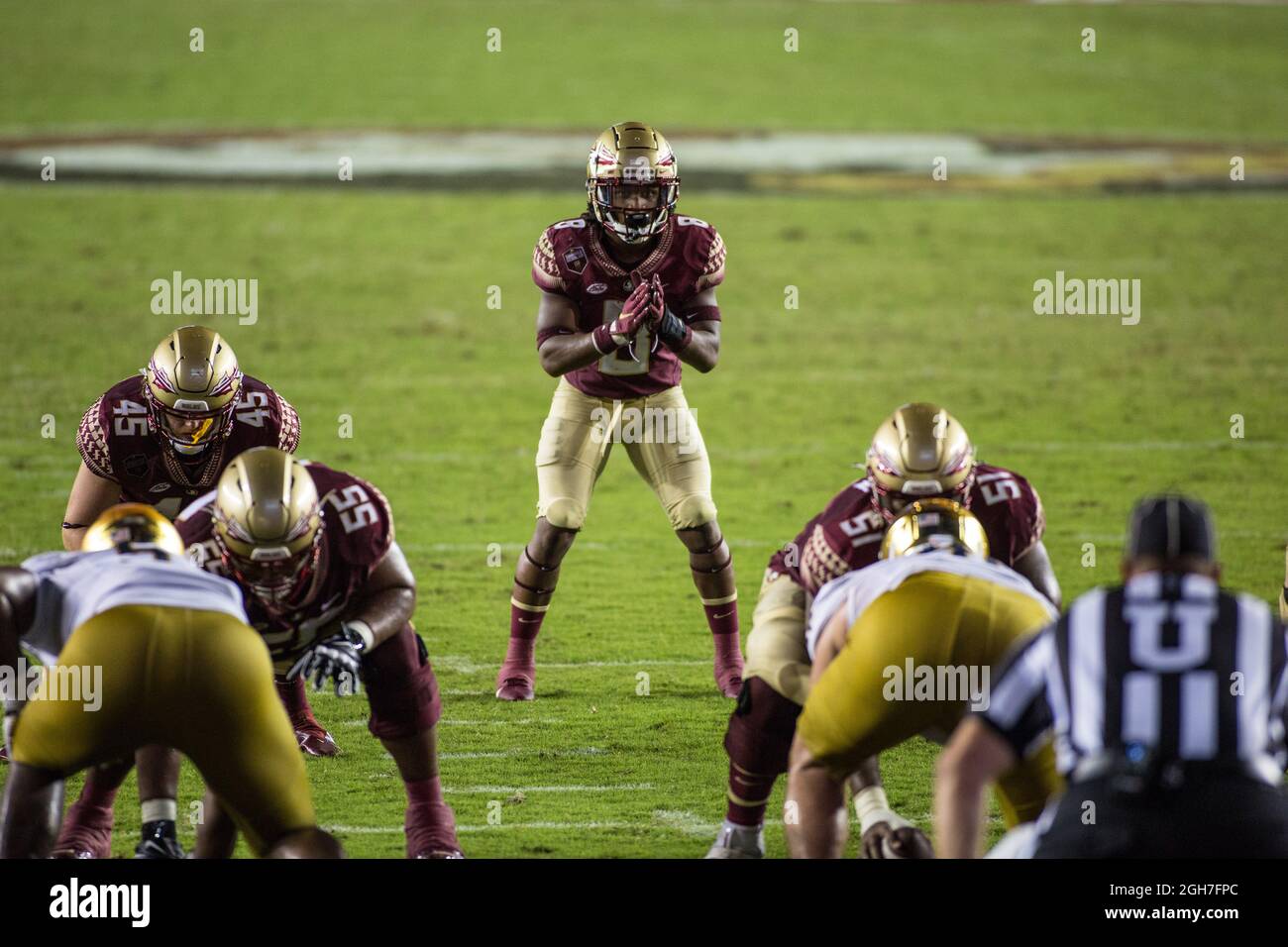 September 5, 2021: Florida State Seminoles running back Treshaun Ward (8)  takes a direct snap in the wild cat formation to score a touchdown during  the NCAA football game between Notre Dame