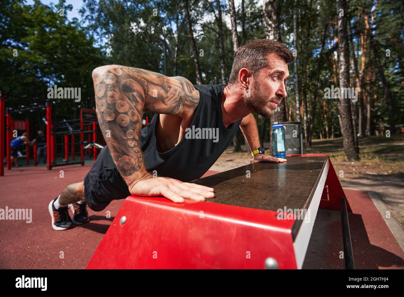 Upper body push ups man hi-res stock photography and images - Alamy