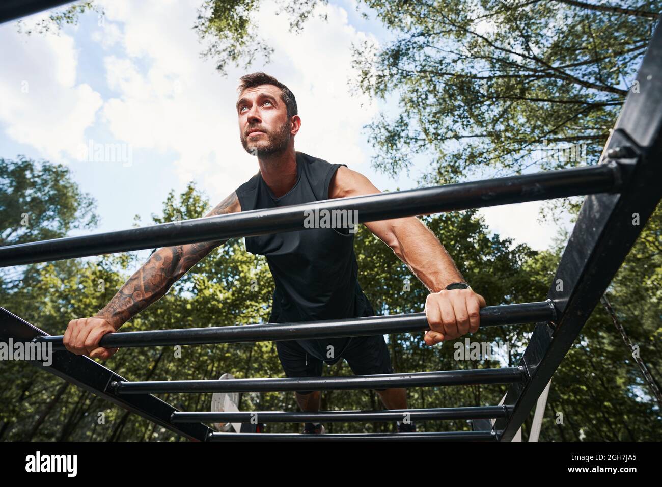 Upper body push ups man hi-res stock photography and images - Alamy
