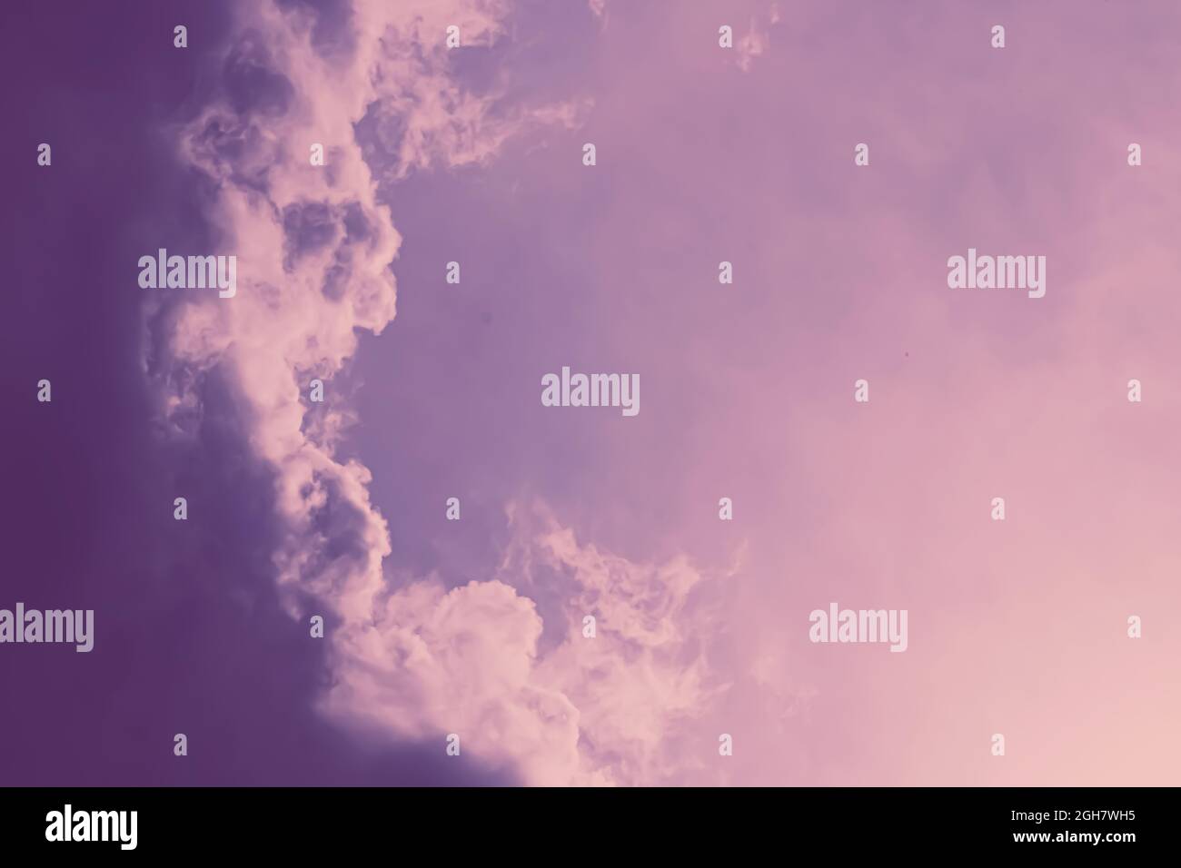 Cloudy purple sky vintage hi-res stock photography and images - Alamy