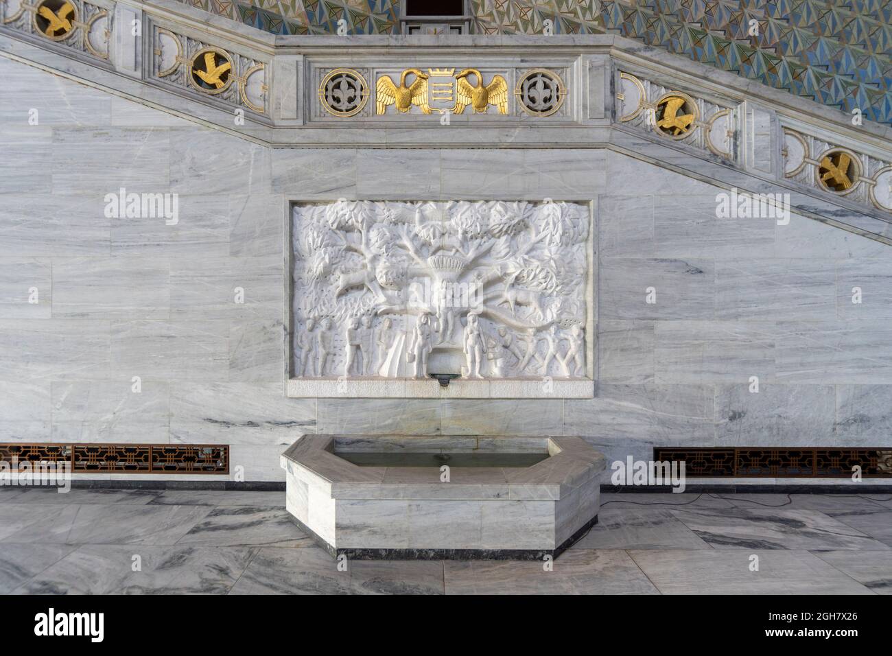 Norway oslo city hall fountain hi-res stock photography and images - Alamy