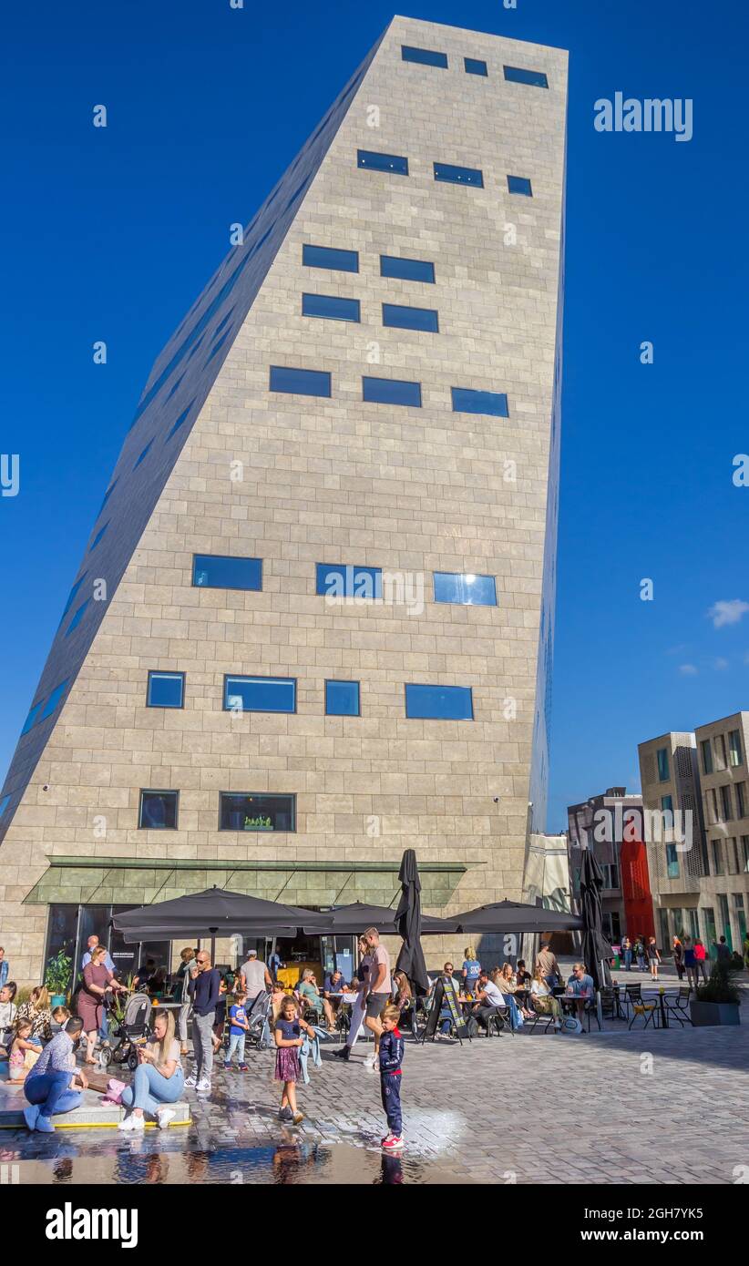 Children playing with water in front of the Forum building in Groningen, Netherlands Stock Photo