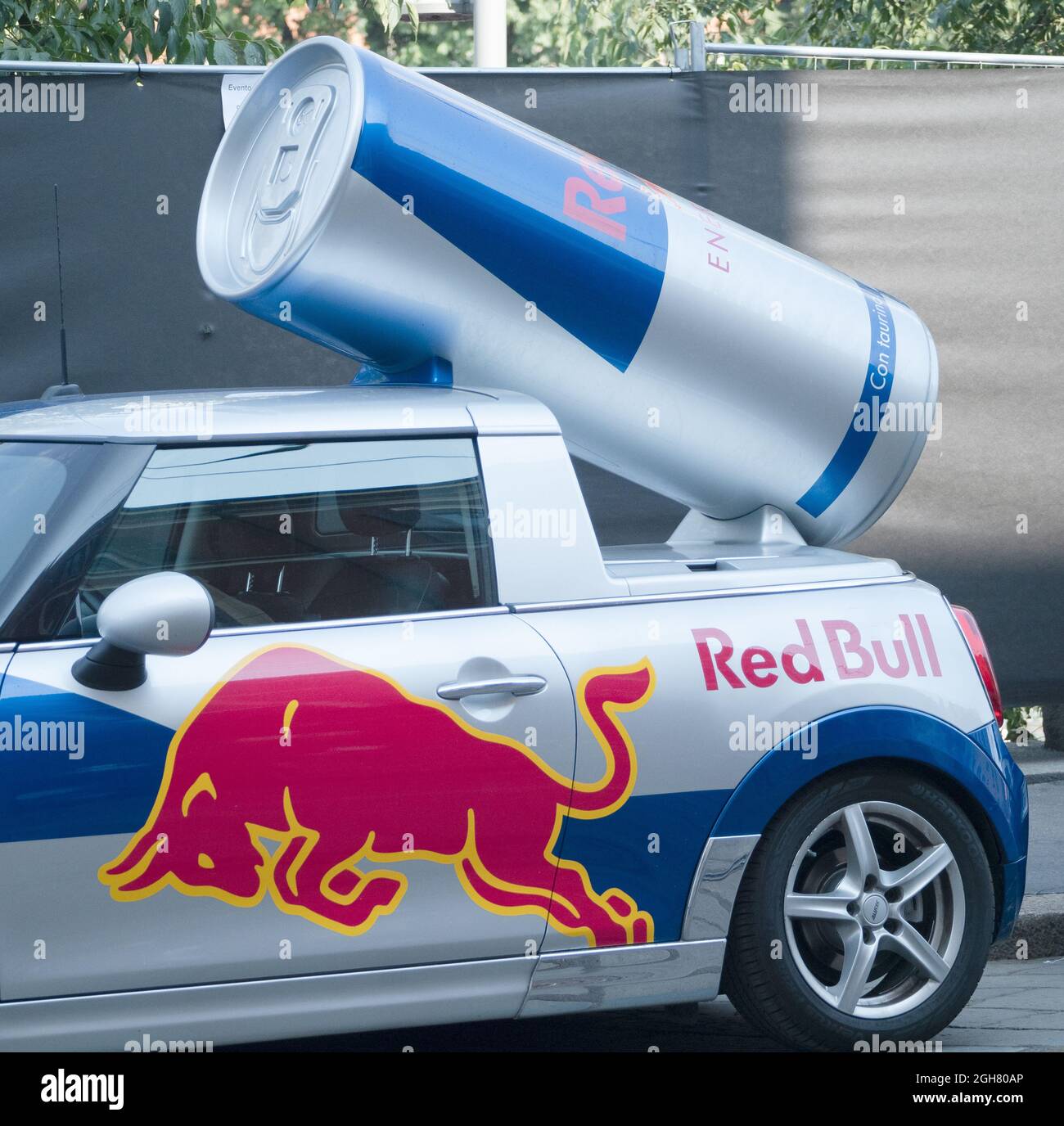 Red bull mini car hi-res stock photography and images - Alamy