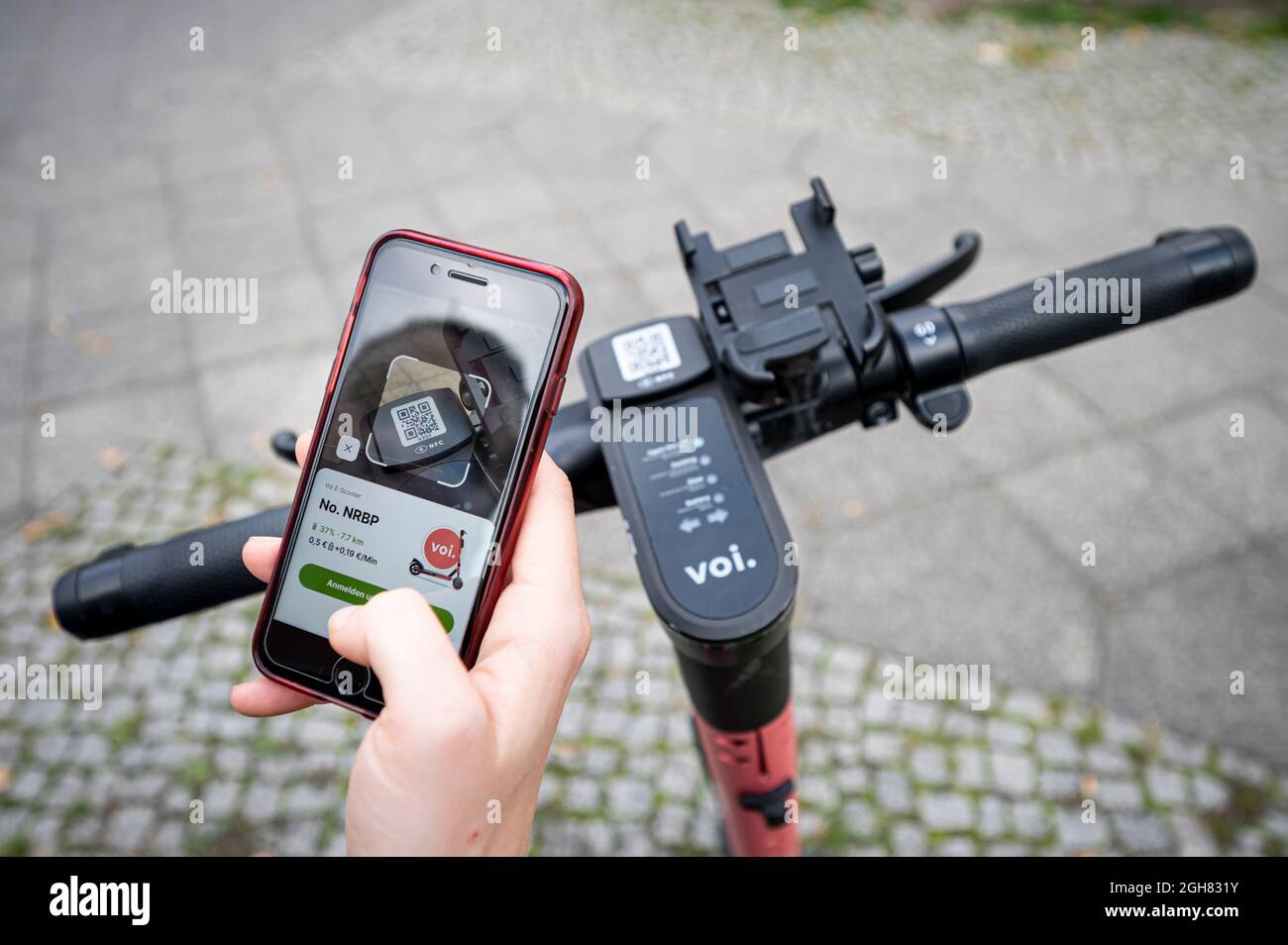 Berlin, Germany. 05th Sep, 2021. ILLUSTRATION A woman uses the Berlin