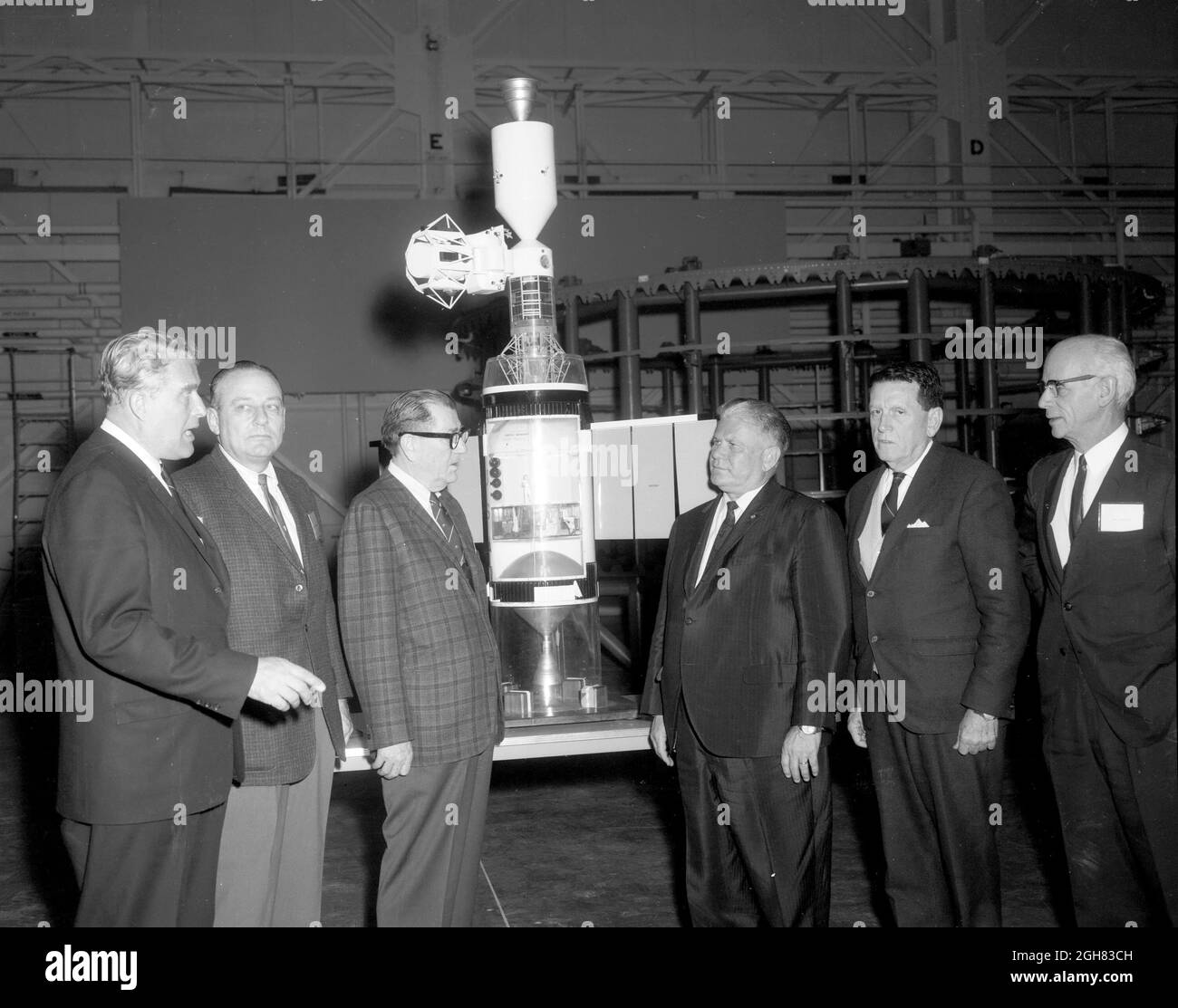 THE MEMBERS OF THE HOUSE COMMITTEE ON SCIENCE AND ASTRONAUTICS VISITED THE MARSHALL SPACE FLIGHT CENTER (MSFC) ON MARCH 9, 1962 TO GATHER FIRSTHAND INFORMATION OF THE NATION'S SPACE EXPLORATION PROGRAM.  THE CONGRESSIONAL GROUP WAS COMPOSED OF MEMBERS OF THE SUBCOMMITTEE ON MANNED SPACE FLIGHT.  STANDING AT THE APOLLO APPLICATIONS PROGRAM CLUSTER MODEL IN BUILDING 4745 ARE (LEFT TO RIGHT): DR. WERNHER VON BRAUN, MSFC; CONGRESSMAN JOE D. WAGGONNER (D-LOUISIANA); CONGRESSMAN EARLE CABELL, (D-TEXAS); SUBCOMMITTEE CHAIRMAN OLIN E. TEAGUE, (D-TEXAS; CONGRESSMAN JAMES G. FULTON, )R-PENNSYLVANIA; AND Stock Photo