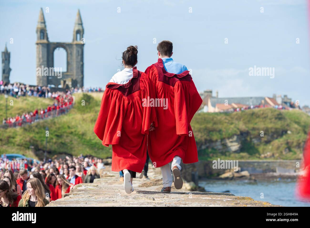 St andrews pier walk hires stock photography and images Alamy