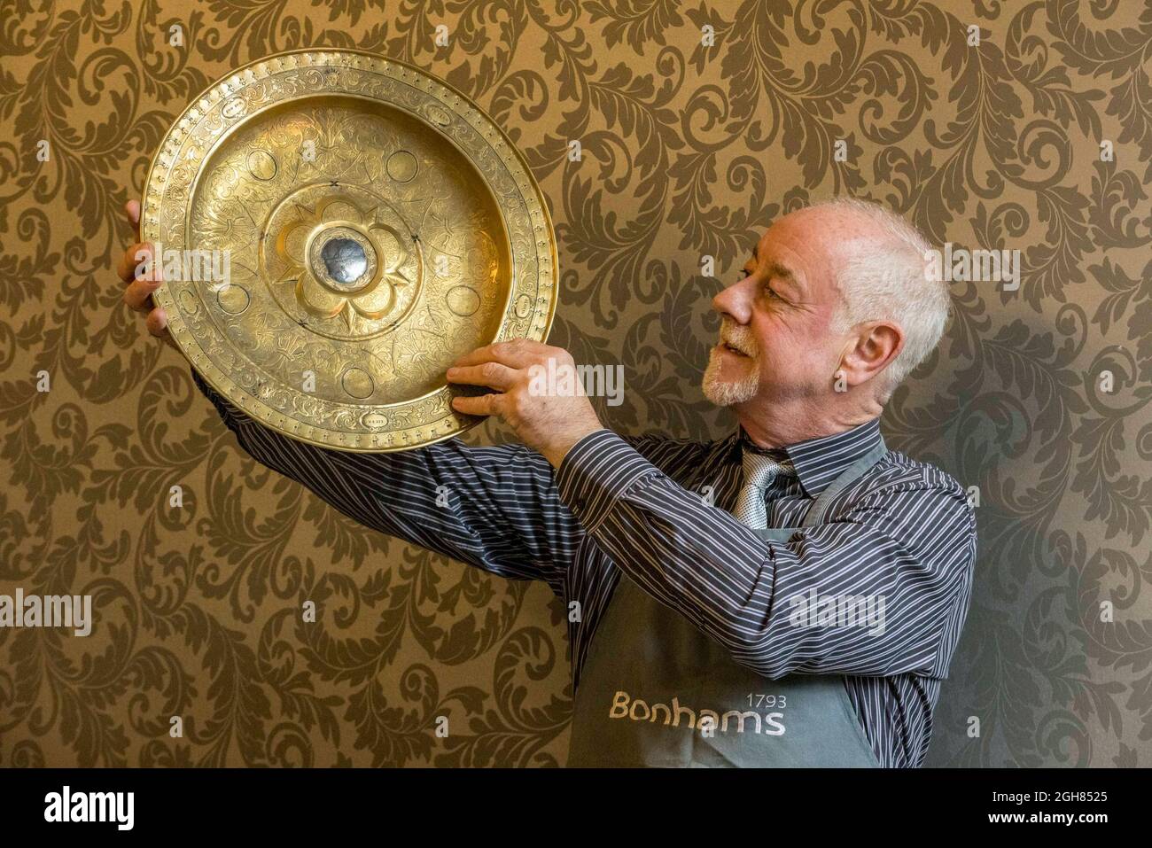 Antique dealer 17th century hi-res stock photography and images - Alamy