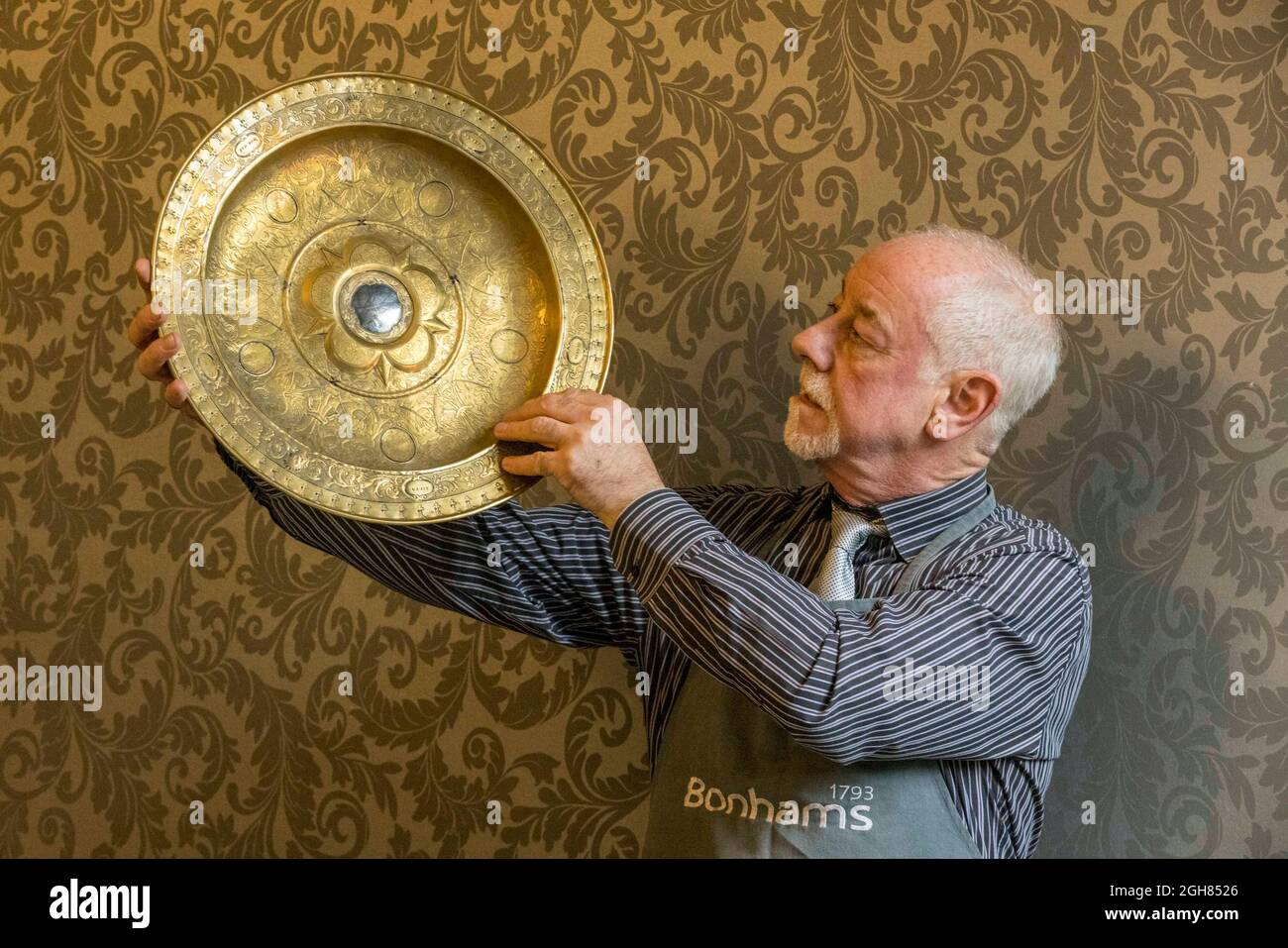 Antique dealer 17th century hi-res stock photography and images - Alamy