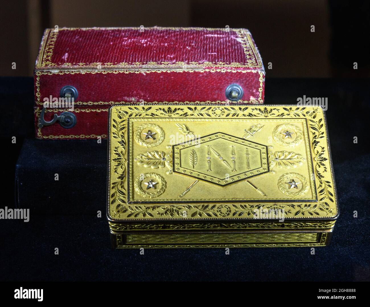 Hong Kong, China. 06th Sep, 2021. HONG KONG, HONG KONG SAR, CHINA: SEPTEMBER 2021. The newly discovered Napoleon Bonaparte hat comes to Hong Kong ahead of BonhamsÕ Napoleon Bonaparte: The British Sale in London. A French Gold snuffbox with the cipher of Napoleon I, offered as part of the sale.Alamy Live news/Jayne Russell Credit: Jayne Russell/Alamy Live News Stock Photo