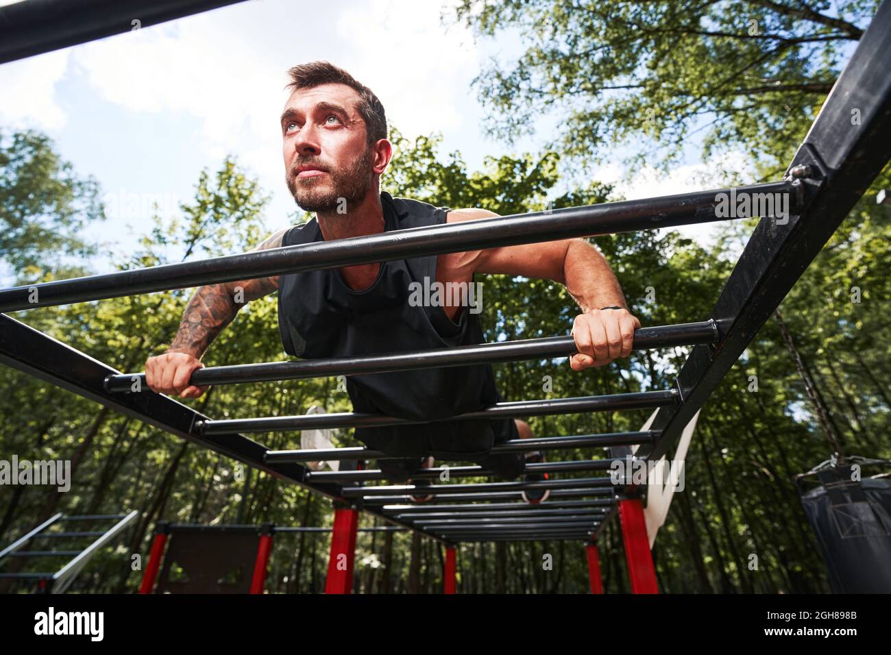 Upper body push ups man hi-res stock photography and images - Alamy