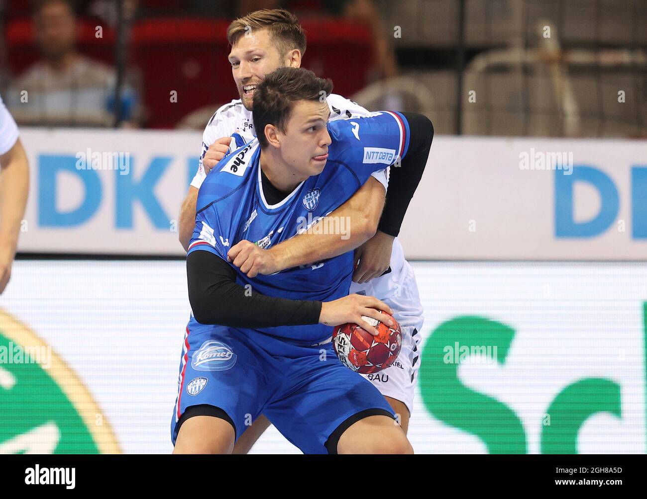 firo: 04.09.2021 Handball Supercup Final THW Kiel - TBV Lemgo 30:29 duels, Frederik Simak Stock Photo