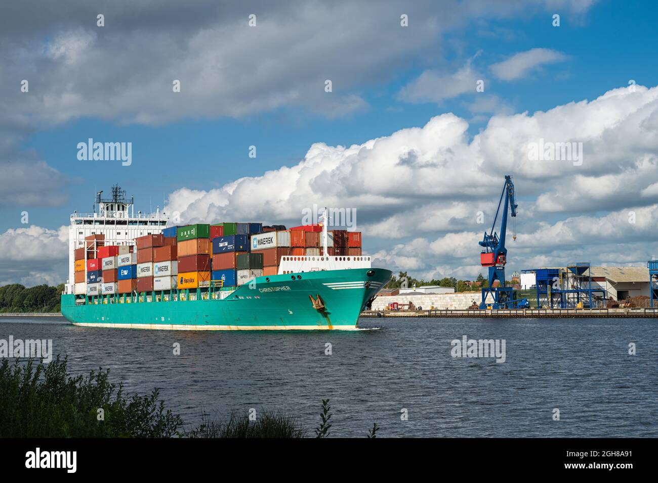 Der Containerfrachter Christopher passiert den Nor-Ostsee-Kanal Richtung Kiel in Rendsburg Stock Photo