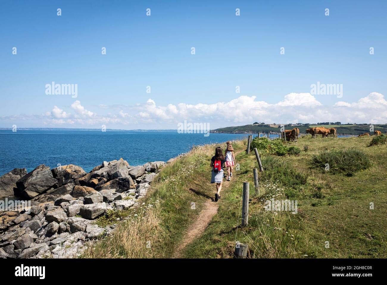 A young family walking along the GR34 coastal path between Primel Tregastel  and St Jean du Doigt on a beautiful summer day in Britanny, France Stock  Photo - Alamy