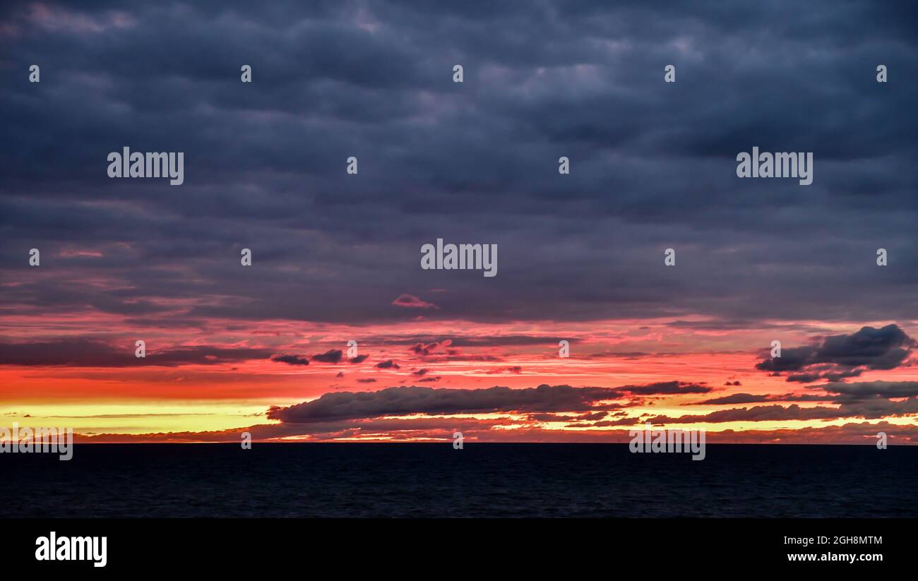 Colorful horizon hi-res stock photography and images - Alamy