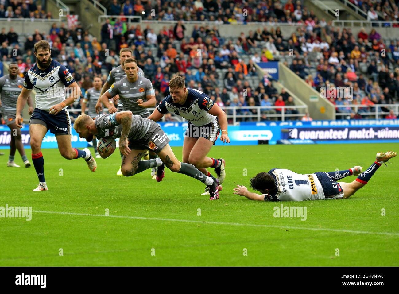 Dacia Magic Weekend 2021, Super League Rugby, Catalans Dragons, Sam Tomkins scoring a try against St Helens, St James Park stadium, Newcastle. UK Stock Photo