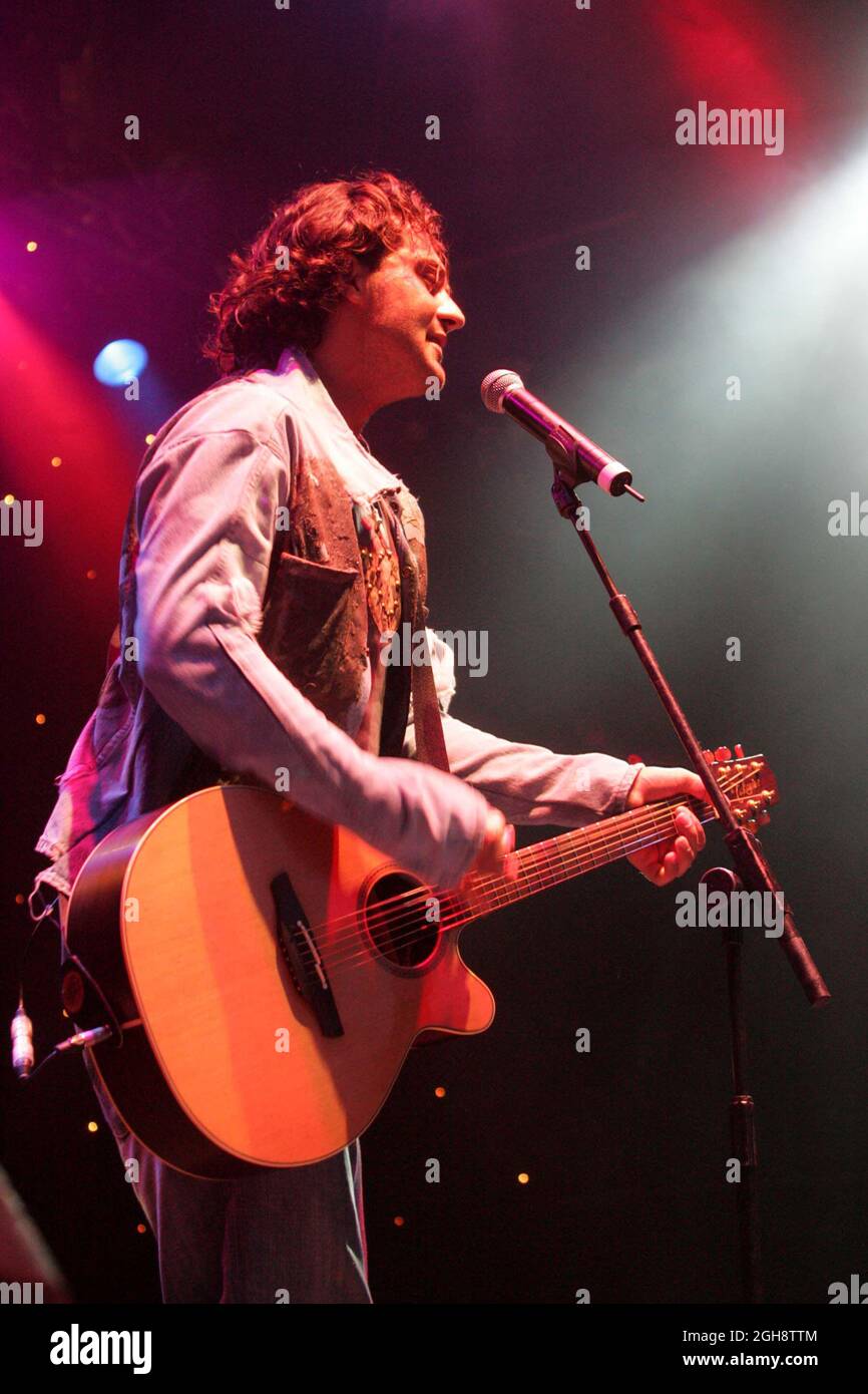 Popstars tv series hires stock photography and images Alamy