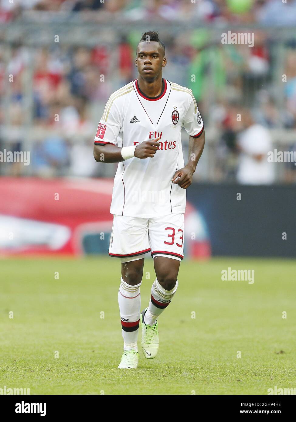 Vergara jherson hi-res stock photography and images - Alamy, image size:975x1390