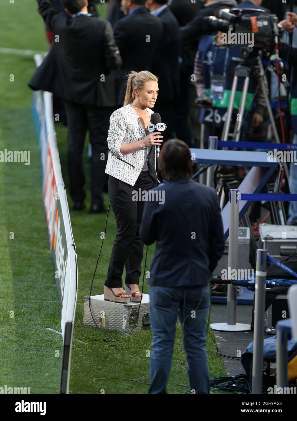 Fox tv presenter Georgie Thompson has to stand on a box when presenting during a training session ahead of Saturday's Champions League final soccer match between Real Madrid and Atletico Madrid, in Estadio da Luz stadium in Lisbon, Portugal, Friday, May 23, 2014. Pic David Klein/Sportimage. Stock Photo