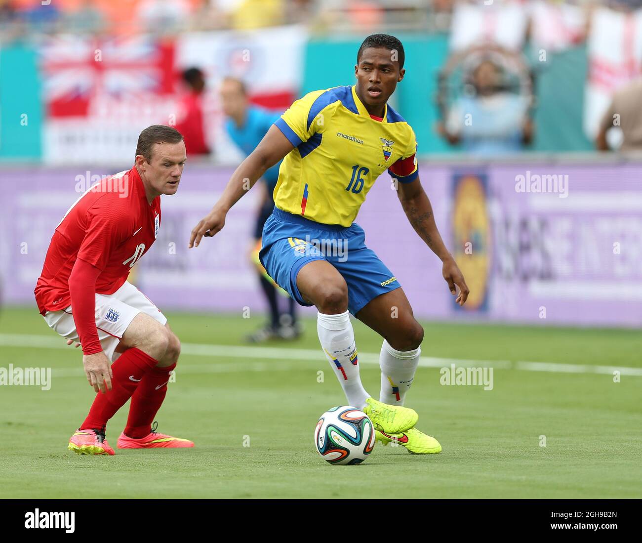 England's Wayne Rooney tussles with Ecuador's Antonio Valencia during the International Friendly match between England and Ecuador held at Sun Life Stadium in Miami, USA on June 4, 2014. Pic David Klein/Sportimage. Stock Photo