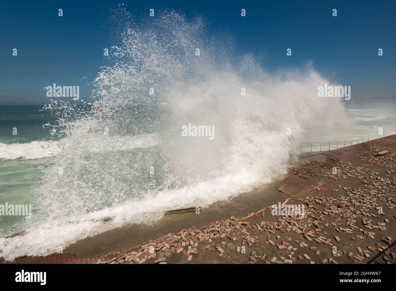 Strong undertow hi-res stock photography and images - Alamy