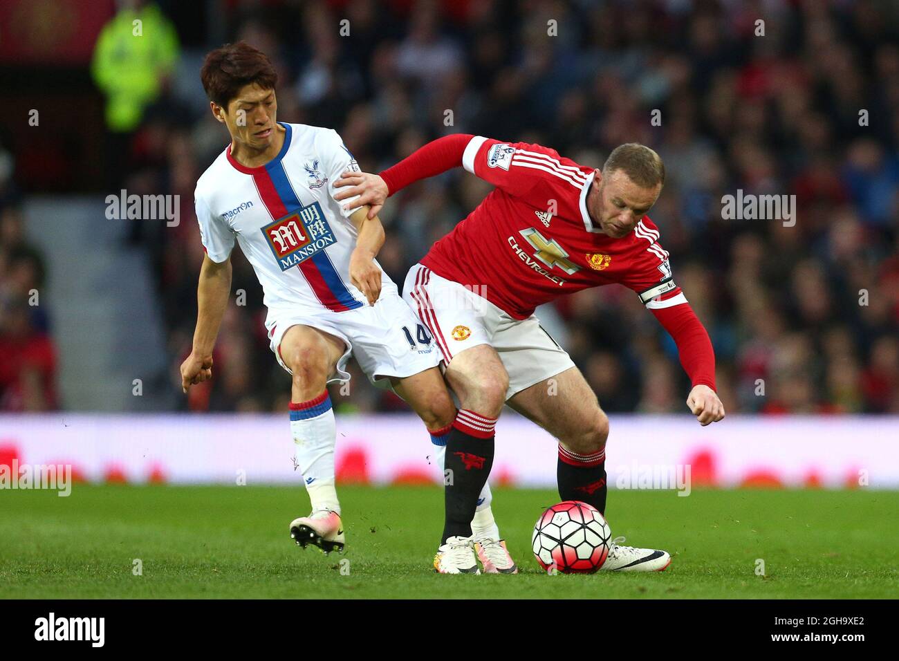 Lee Chung-Yong of Crystal Palace battles Wayne Rooney of Manchester United during the Barclays Premier League match at Old Trafford. Photo credit should read: Philip Oldham/Sportimage via PA Images Stock Photo