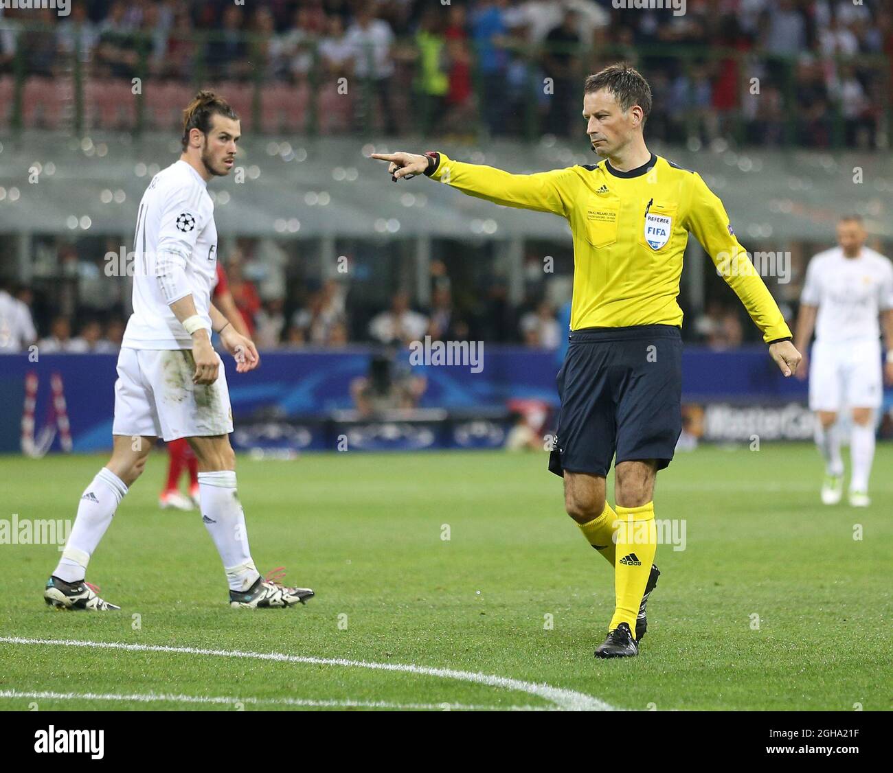 Uefa referee mark clattenburg hires stock photography and images Alamy