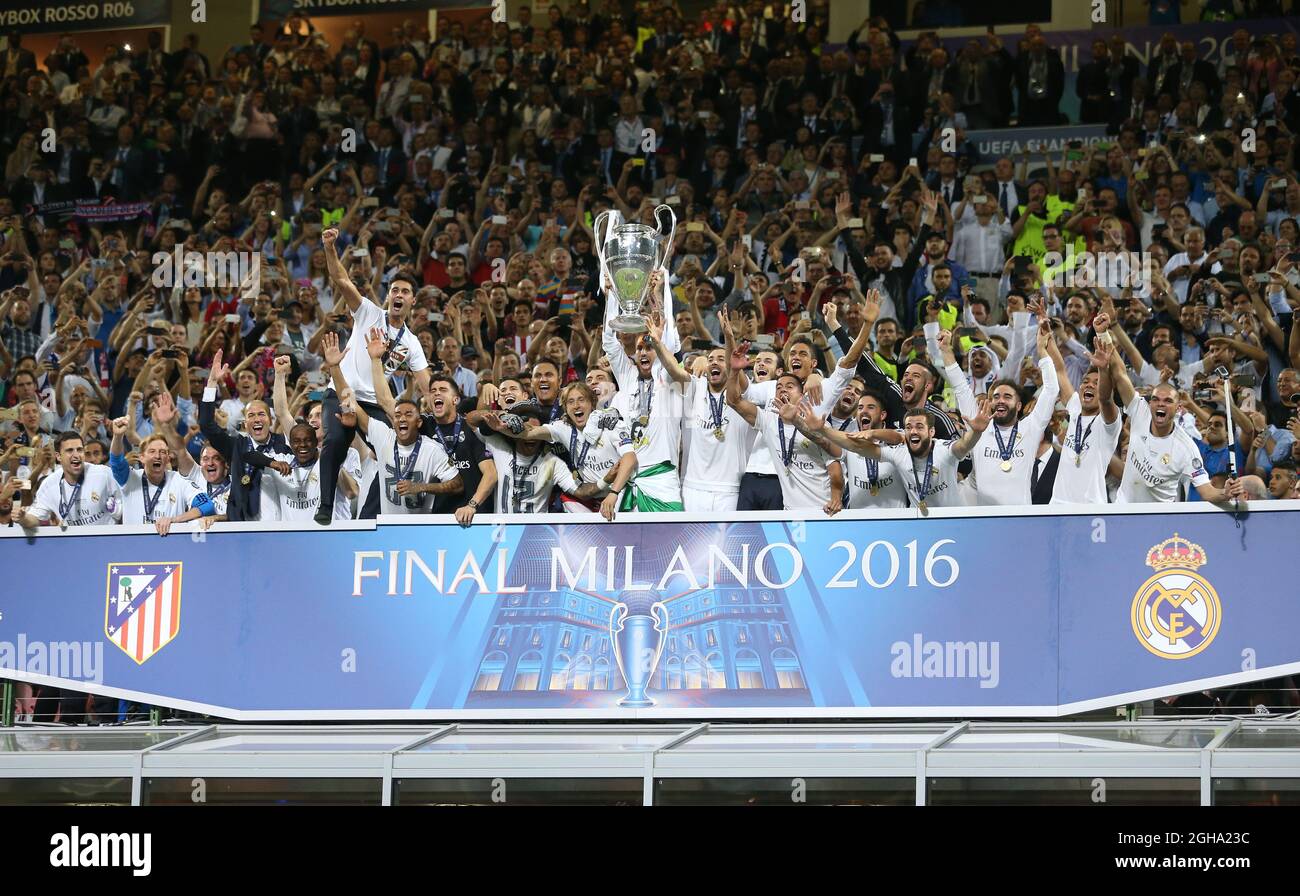 Sergio Ramos captain of Real Madrid lifts the   UEFA Champions League Trophy for the 11th time at the Giuseppe Meazza Stadium, Milan, Italy. Photo credit should read: David Klein/Sportimage via PA Images Stock Photo