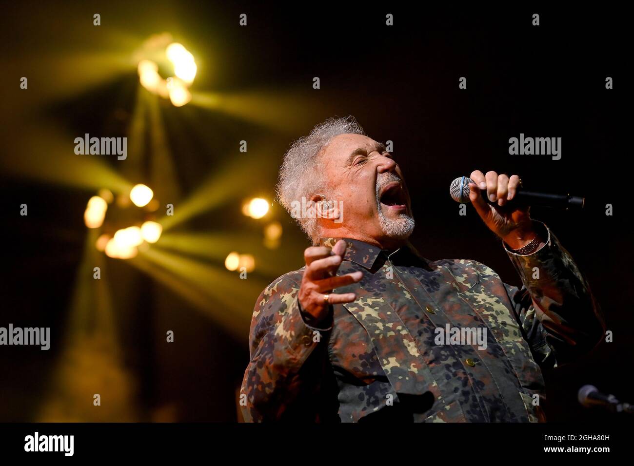 Singer Tom Jones onstage performing live at Telford 2021 Stock Photo