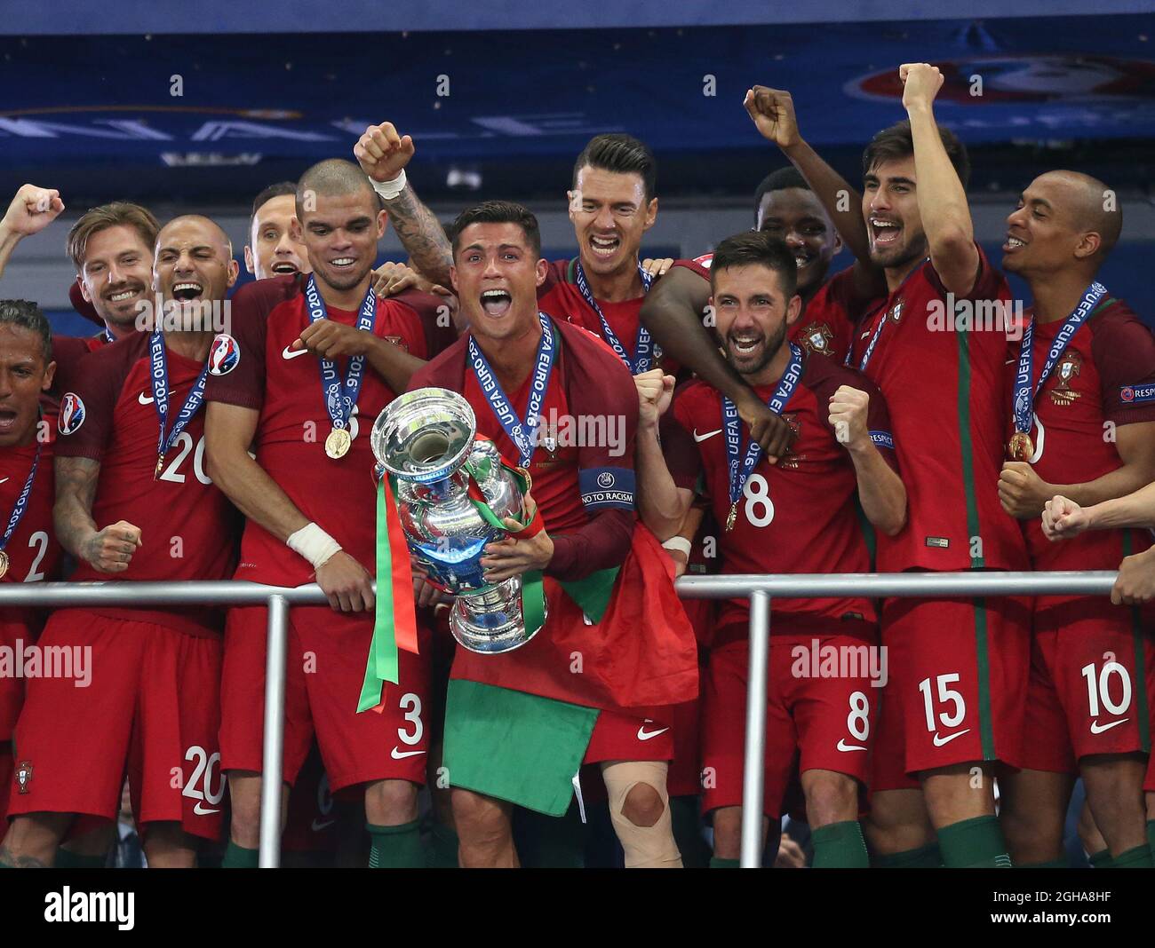 Чемпион европы сколько. Сборная Португалии 2006. Сборная Португалии 2008. Сборная Португалии 2010. Португалия чемпион Европы по футболу 2016.