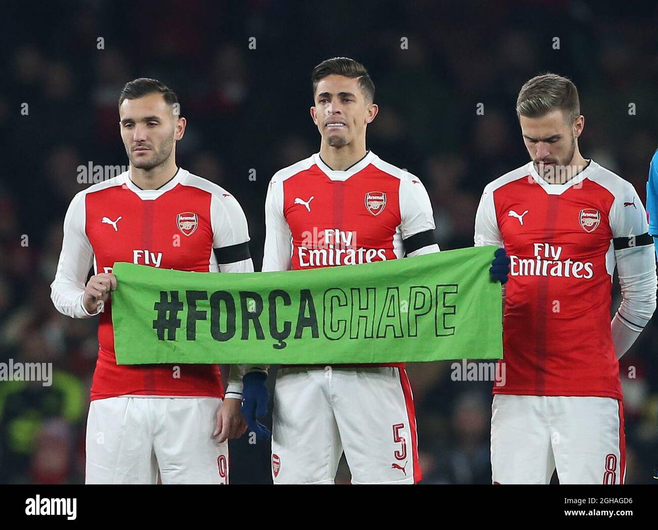 Arsenal's players pay their respects to Brazil's Chapecoense football team during the EFL Cup match at the Emirates Stadium, London. Picture date October 30th, 2016 Pic David Klein/Sportimage via PA Images Stock Photo
