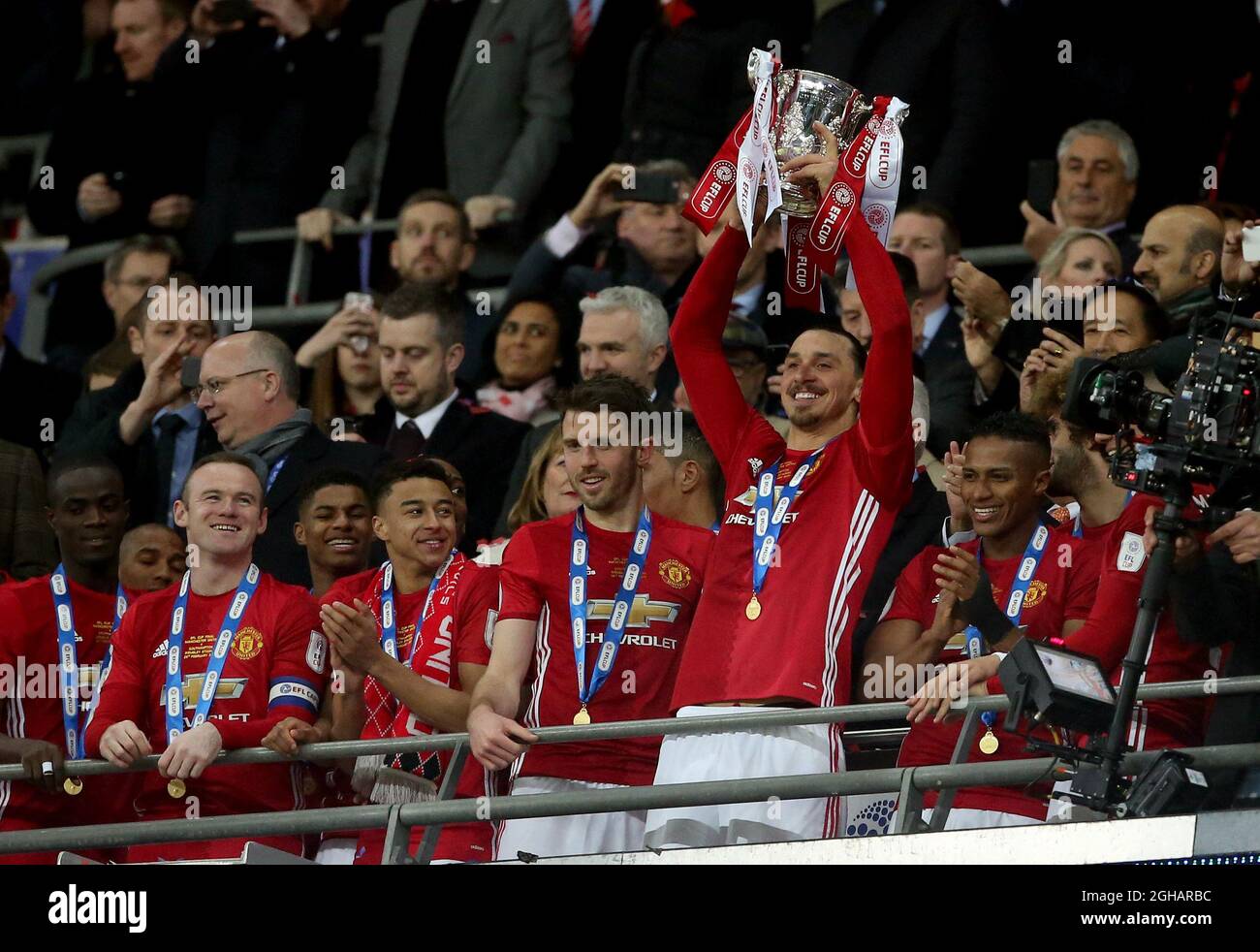 Zlatan Ibrahimovic of Manchester United lifts the EFL trophy during the English Football League Cup Final  match at the Wembley Stadium, London. Picture date: February 26th, 2017.Pic credit should read: David Klein/Sportimage via PA Images Stock Photo